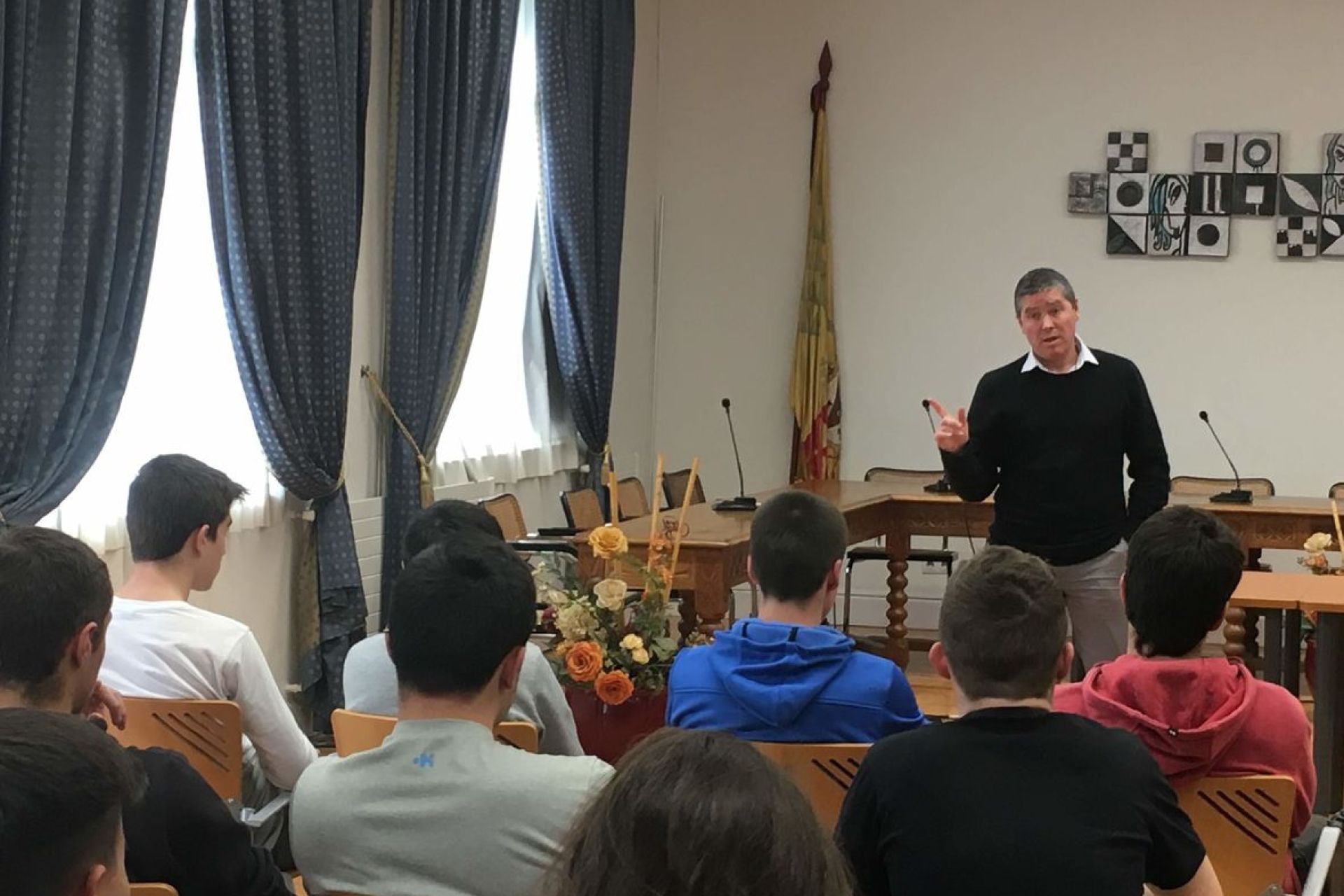 Primera reunión entre Ayto. y jóvenes para organizar las haimas del día de disfraces de fiestas