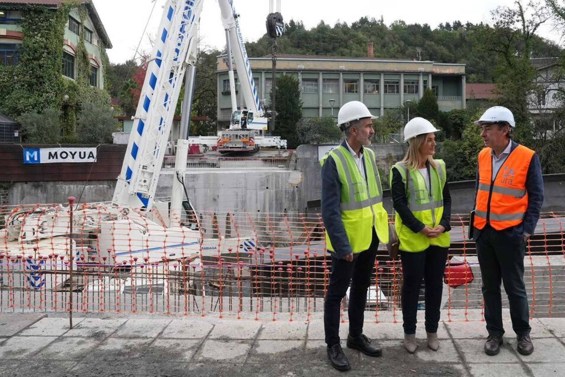 Colocada la estructura del nuevo puente en la Portería