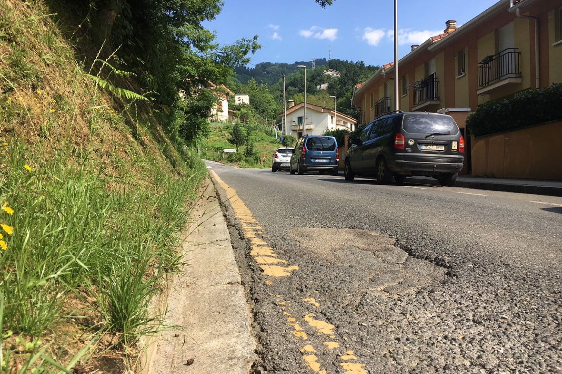 Garajeetako sarrerekin hasiko dira asfaltatze lanak