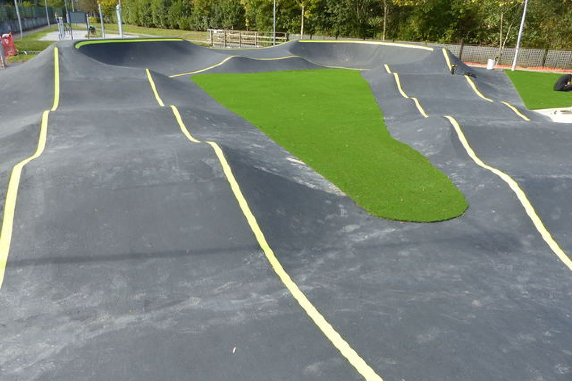 Pumptrack pista berriaren inaugurazioa BMX txapeldunaren erakustaldiarekin