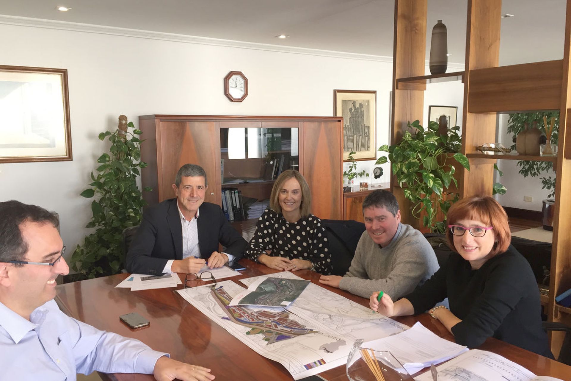 Reunión de mandatarios municipales en la delegacion de Adif en Bilbao