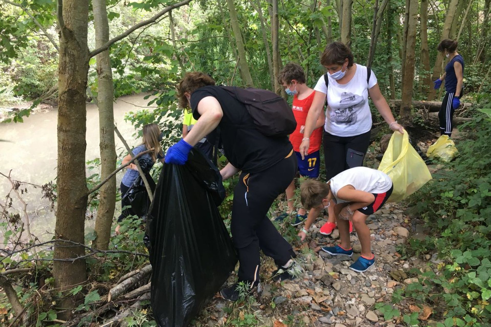 Convocatoria para participar en la limpieza del río