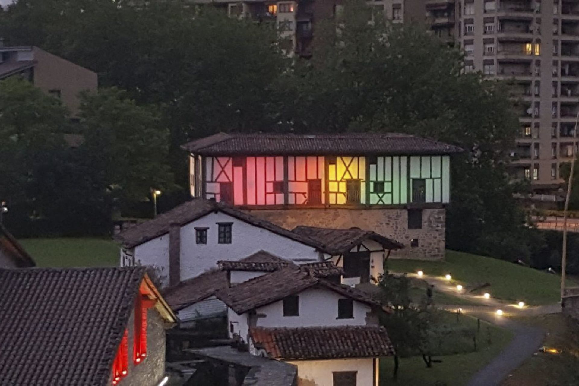 El palacio de Igartza se vistió de colores