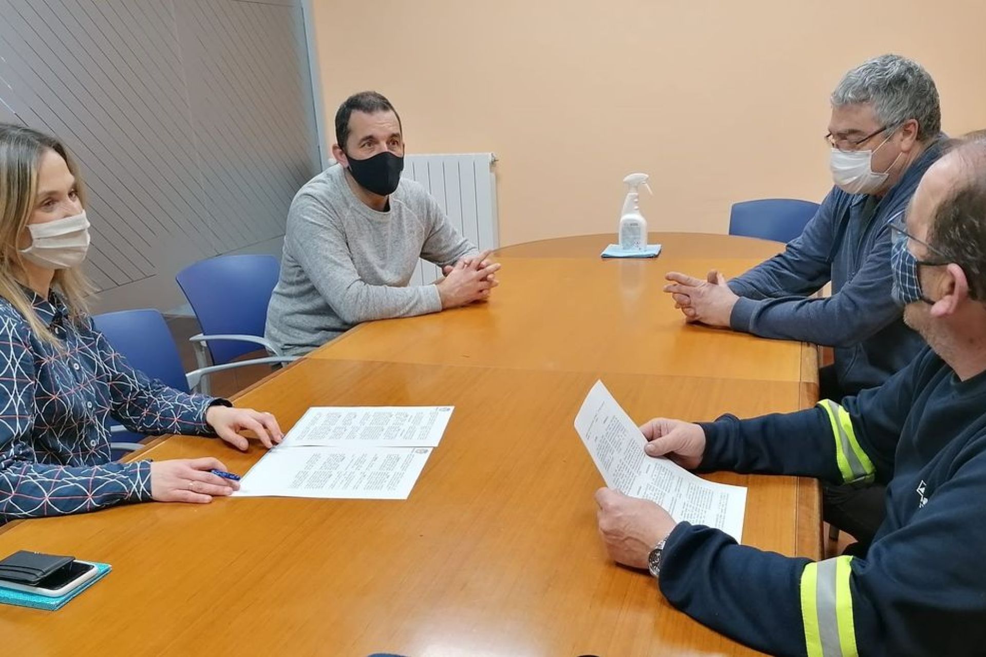 El Ayuntamiento y los transportistas renuevan el convenio sobre el uso del parking de Zumadi