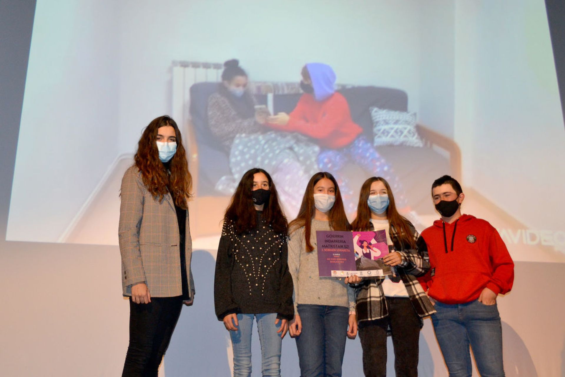 Entrega de los premios del concurso "Goierrin indarkeri matxistaik ez!"